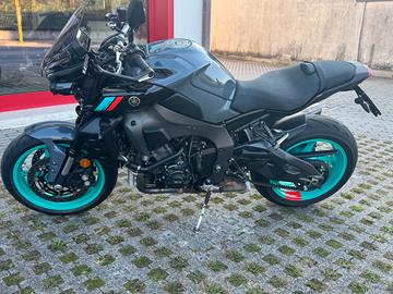 Yamaha MT-10 km 12.000 scarico akrapovic