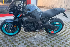 Yamaha MT-10 km 12.000 scarico akrapovic