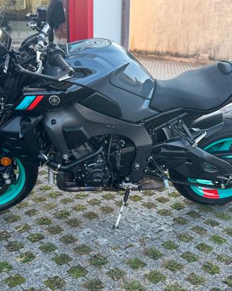 Yamaha MT-10 km 12.000 scarico akrapovic