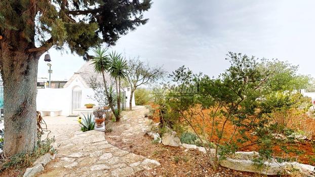 NOVITÀ! Trullo con spazi esterni e Terreno Edifica