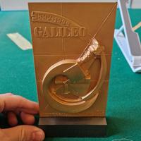 Placca commemorativa in bronzo dorato Gio' Pomodor