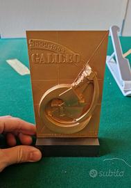 Placca commemorativa in bronzo dorato Gio' Pomodor