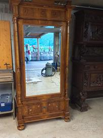 Mobile armadio antico con specchio restaurato