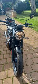Triumph street twin  Anno 2017
Km 36500
come nuova