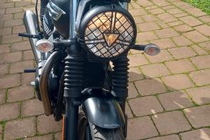 Triumph street twin  Anno 2017
Km 36500
come nuova