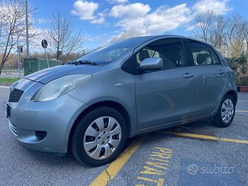 Toyota Yaris 1.0 5 porte*Neopatentati*