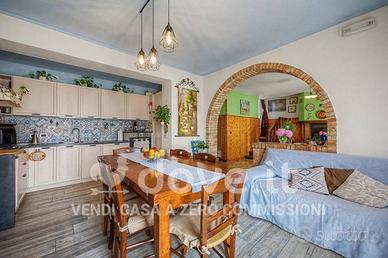 Casa indipendente di 417 m² con più di 5 locali e 