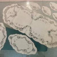 Centri ricamati a mano