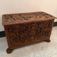 Cassapanca intarsiata in legno