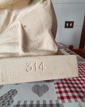 Scultura in marmo sintetico - Dal Torrione
