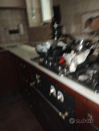 piccola cucina completa di elettrodomestici 