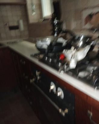 piccola cucina completa di elettrodomestici 