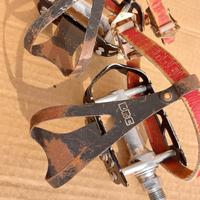 coppia pedali MICHE con fermapunta e fibbia 