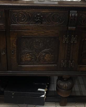 Credenza antica