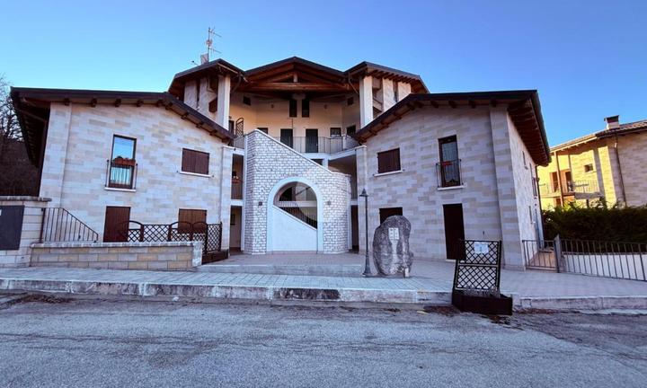 3 LOCALI A ROCCA DI MEZZO