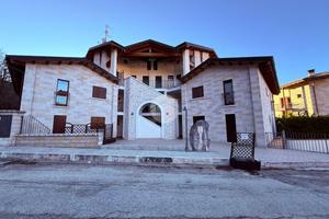 3 LOCALI A ROCCA DI MEZZO