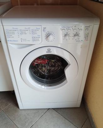 Lavatrice INDESIT IWC 61051