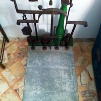 Antica bascula in ferro battuto