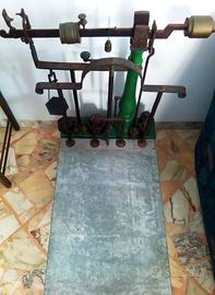 Antica bascula in ferro battuto