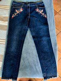 Jeans elasticizzato ricamato
