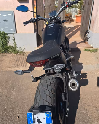 Ducati Scrambler Icon Dark 2025