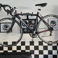 bici da corsa in carbonio