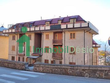 Attico / Mansarda di 115 m² con più di 5 locali a 