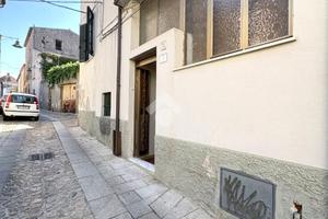 5 LOCALI A NUORO