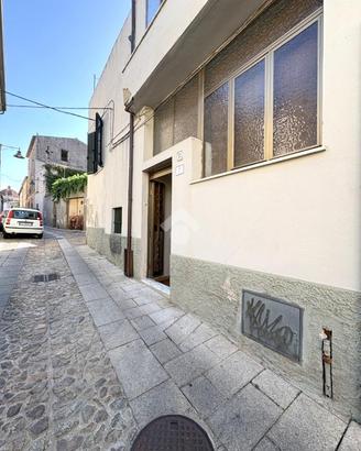 5 LOCALI A NUORO