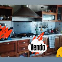 cucina + tavolo e sedie 