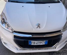 Peugeot 208 - 2015