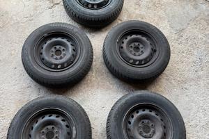 Cerchi piu pneumatici Fiat panda 2/seicento