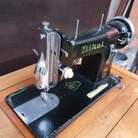 Macchina da cucire anni 50 Nikal con mobile legno