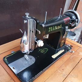 Macchina da cucire anni 50 Nikal con mobile legno