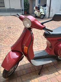 Vespa 50 v rossa