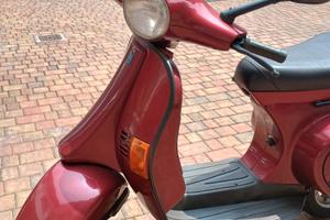 Vespa 50 v rossa
