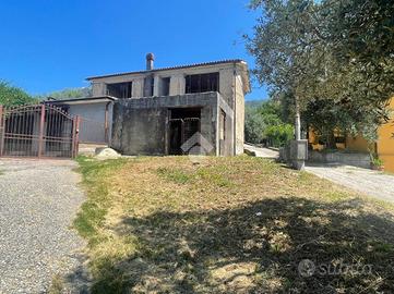 RUSTICO A CERVARA DI ROMA