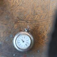 
Orologio da tasca antico in argento – Remontoir 