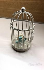 Gabbia in metallo con uccellino