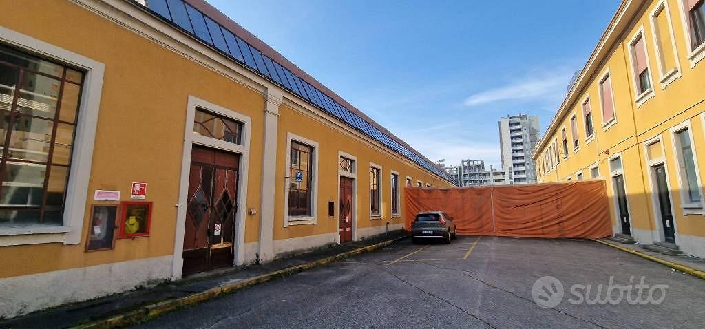 Immobile di 628 m² con 1 locale a Milano - Vista 3
