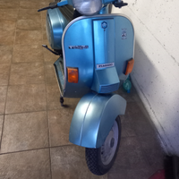 2 piaggio vespa