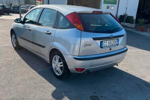 Ford Focus 1.6 benzina GPL