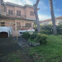 VILLA A SCHIERA A ANZIO