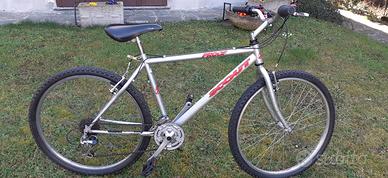 Bicicletta sportiva/fuori strada  marca Scout