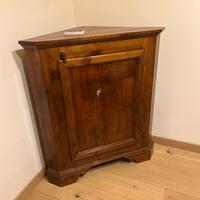Angoliera in legno