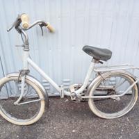 Vecchia bicicletta vintage pieghevole