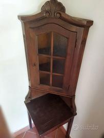 Mobiletto angolare con tavolino