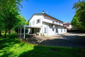 Villa di 353 m² con più di 5 locali a Monte San Pi