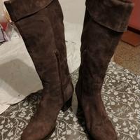 STIVALI DONNA pelle scamosciata numero 35.