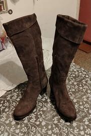 STIVALI DONNA pelle scamosciata numero 35.